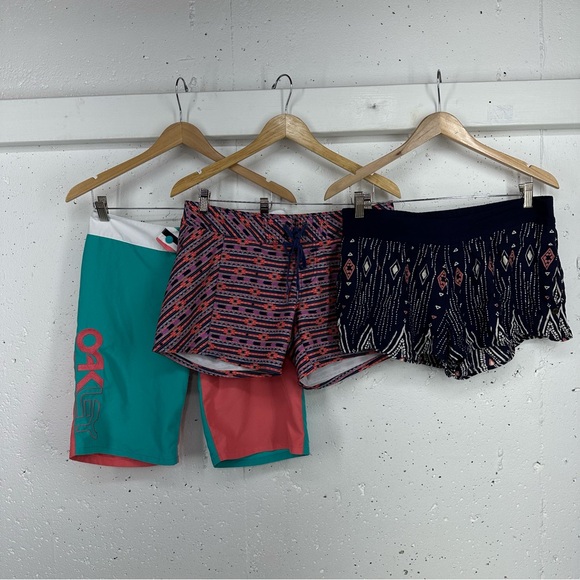 Lot of 3 5/6 Medium Billabong Pink Blue & Oakley Teal Pink Board Shorts Roxy - Picture 1 of 16